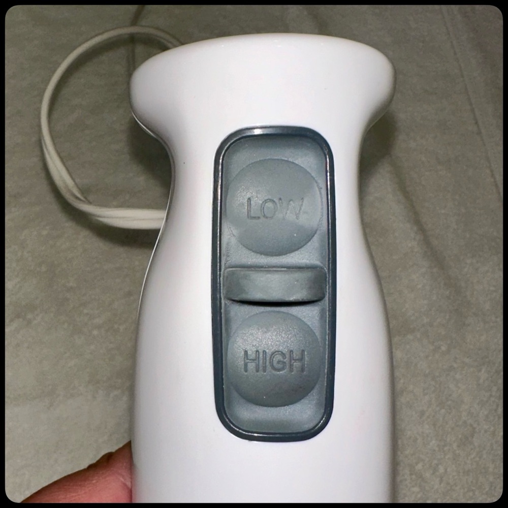 🌀🌀🌀Cuisinart White and Silver Hand Blender - Picture 4 of 15